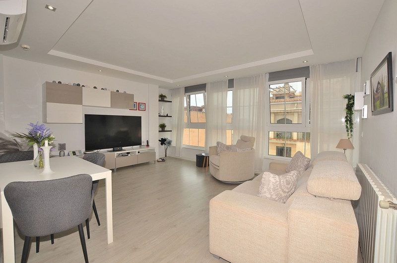 Salón del apartamento reformado en Arroyo de la Miel